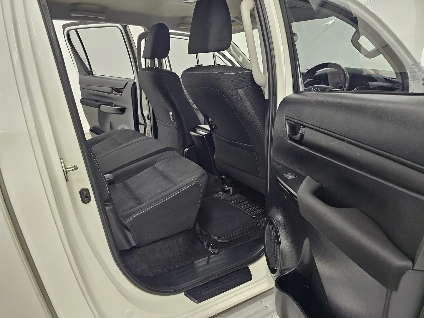 2015 Toyota Hilux Gallery Image 20