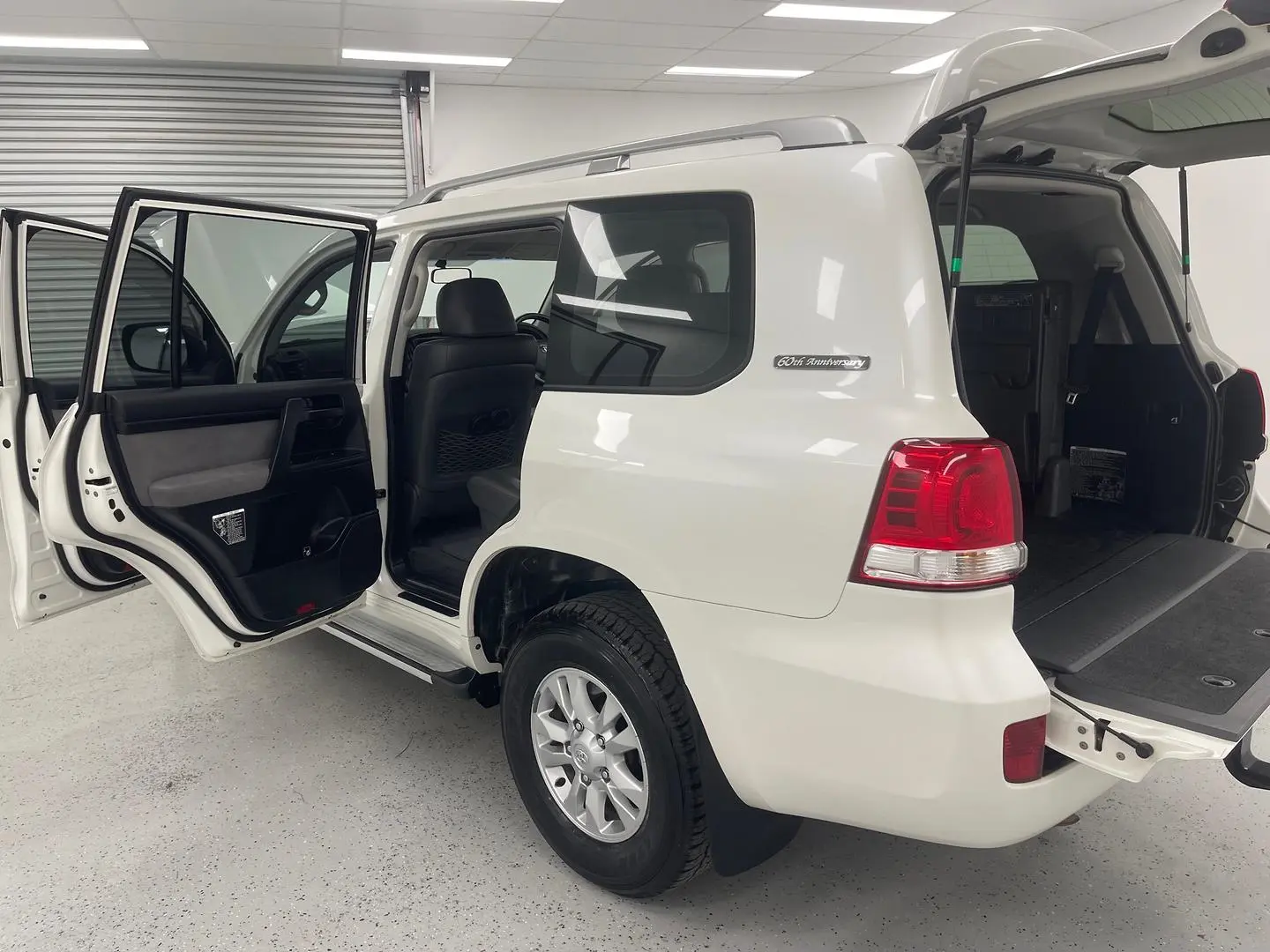 2010 Toyota Landcruiser Image 11