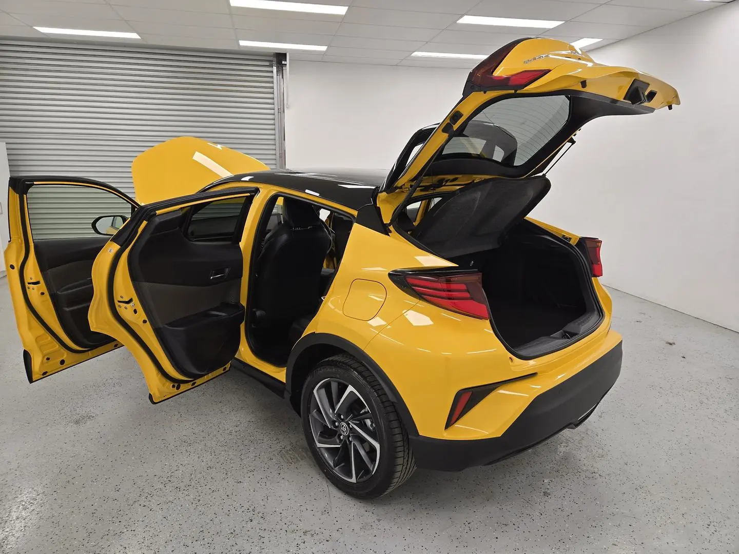 2022 Toyota C-HR Gallery Image 12