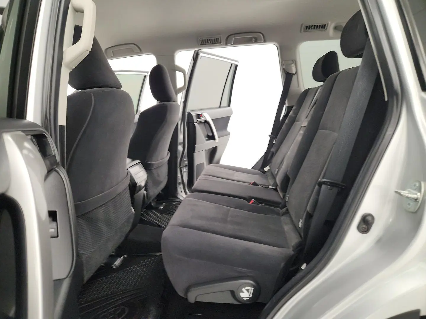 2017 Toyota Landcruiser Prado Gallery Image 19