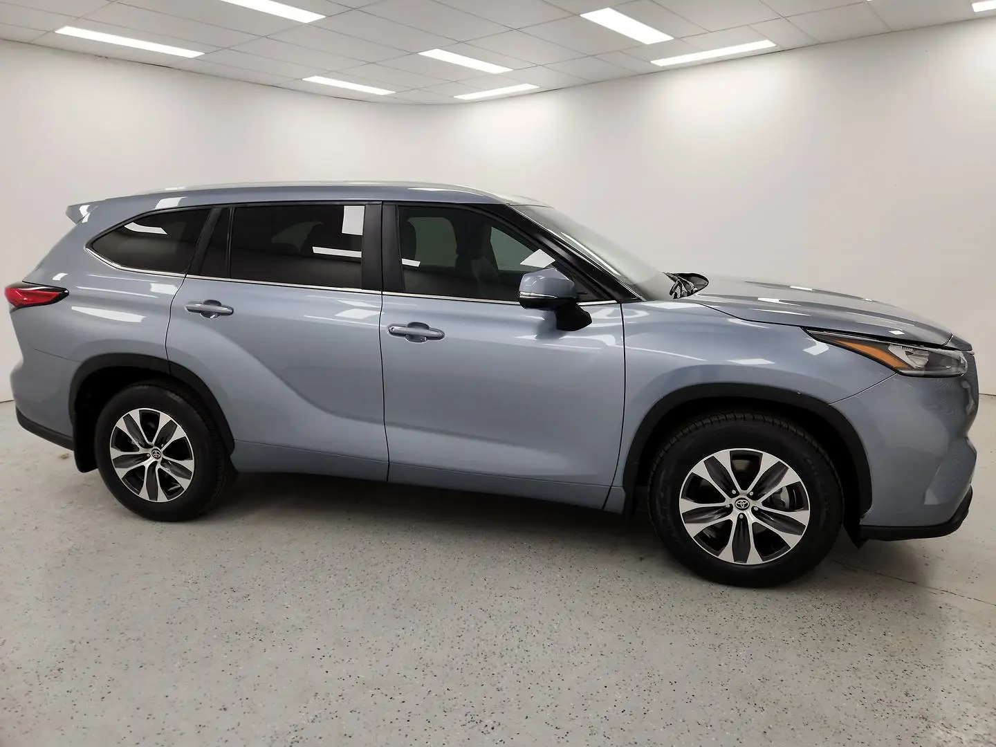 2023 Toyota Kluger Gallery Image 2