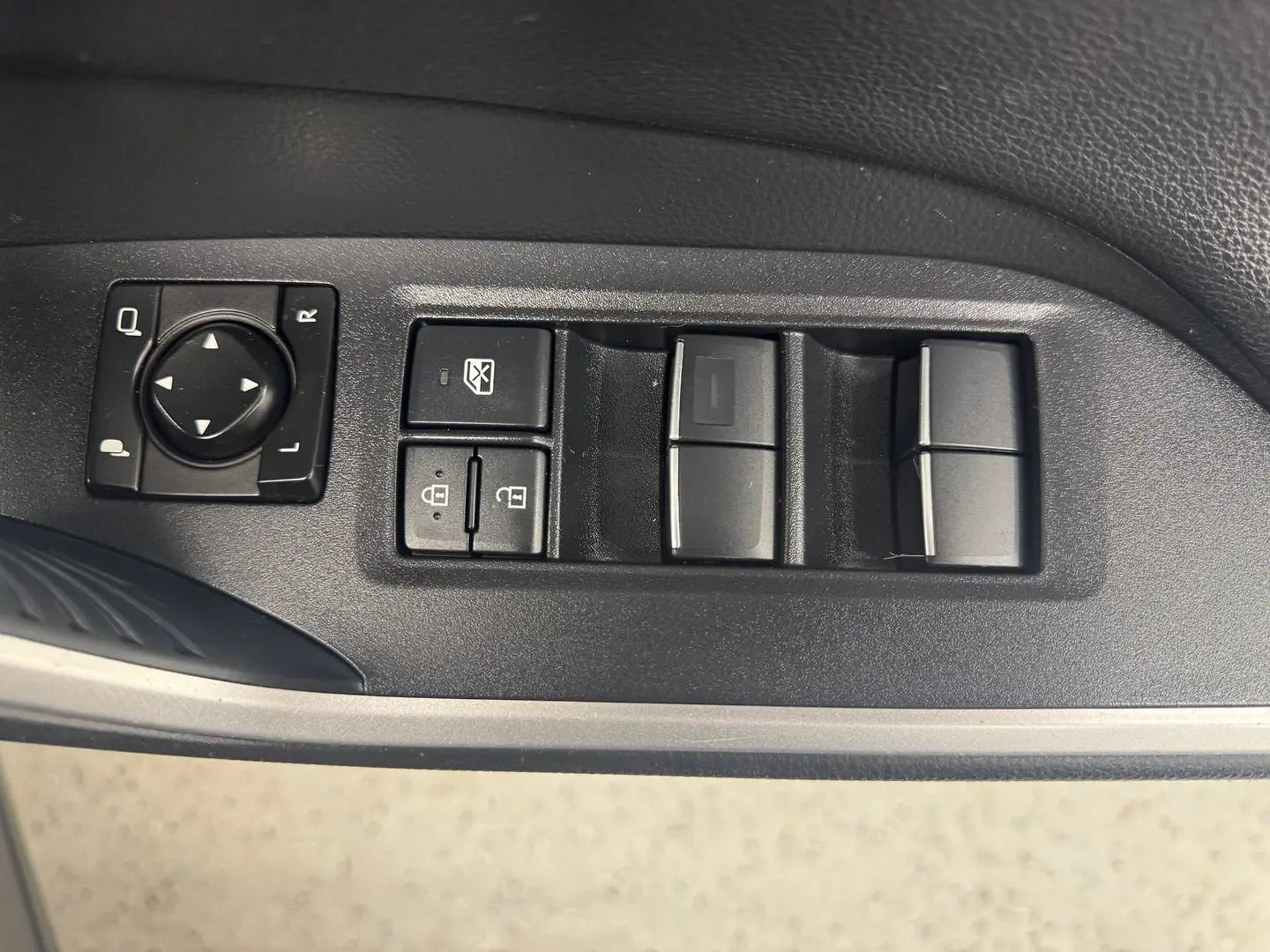 2020 Toyota RAV4 Gallery Image 16