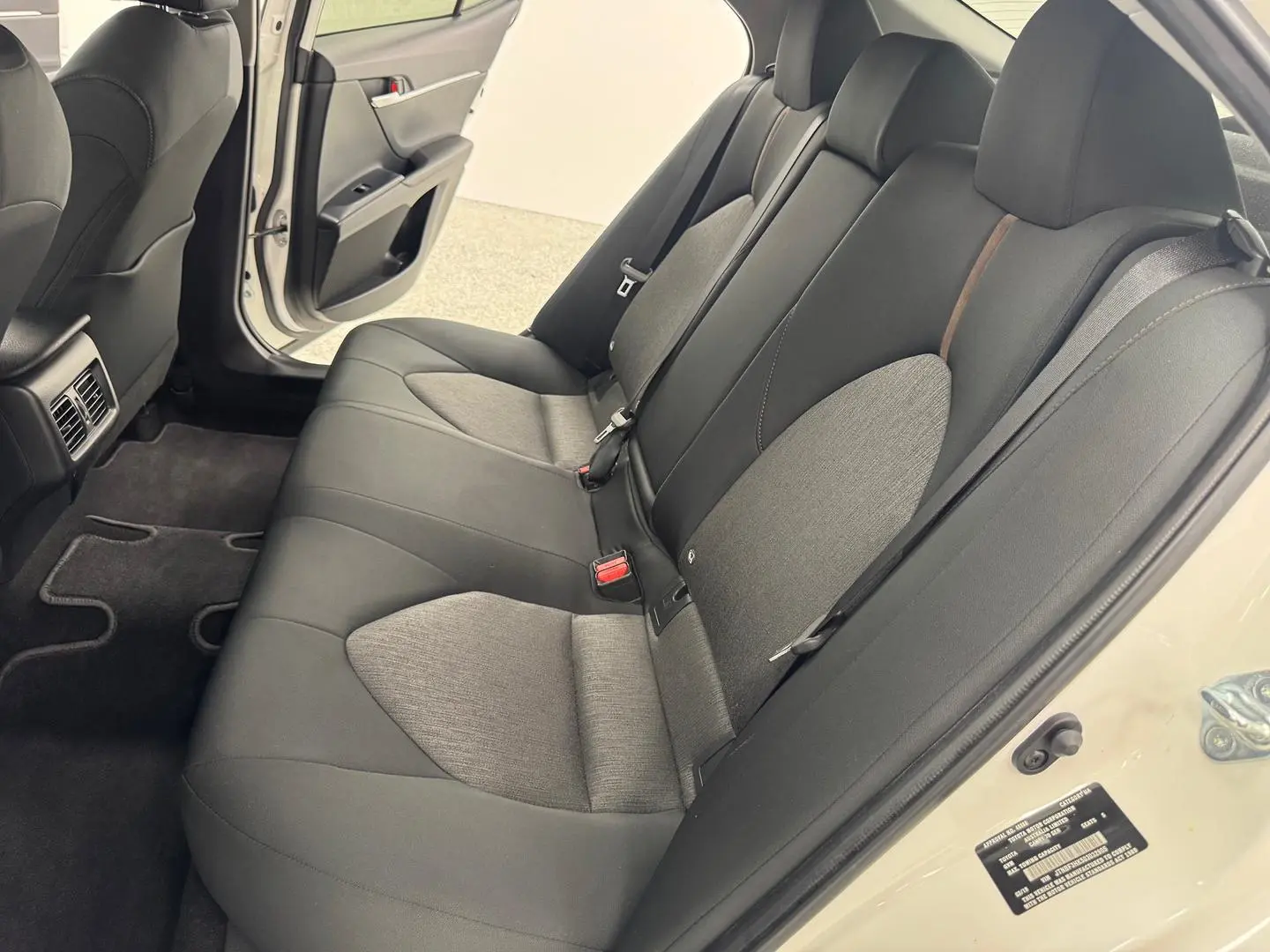 2019 Toyota Camry Gallery Image 32