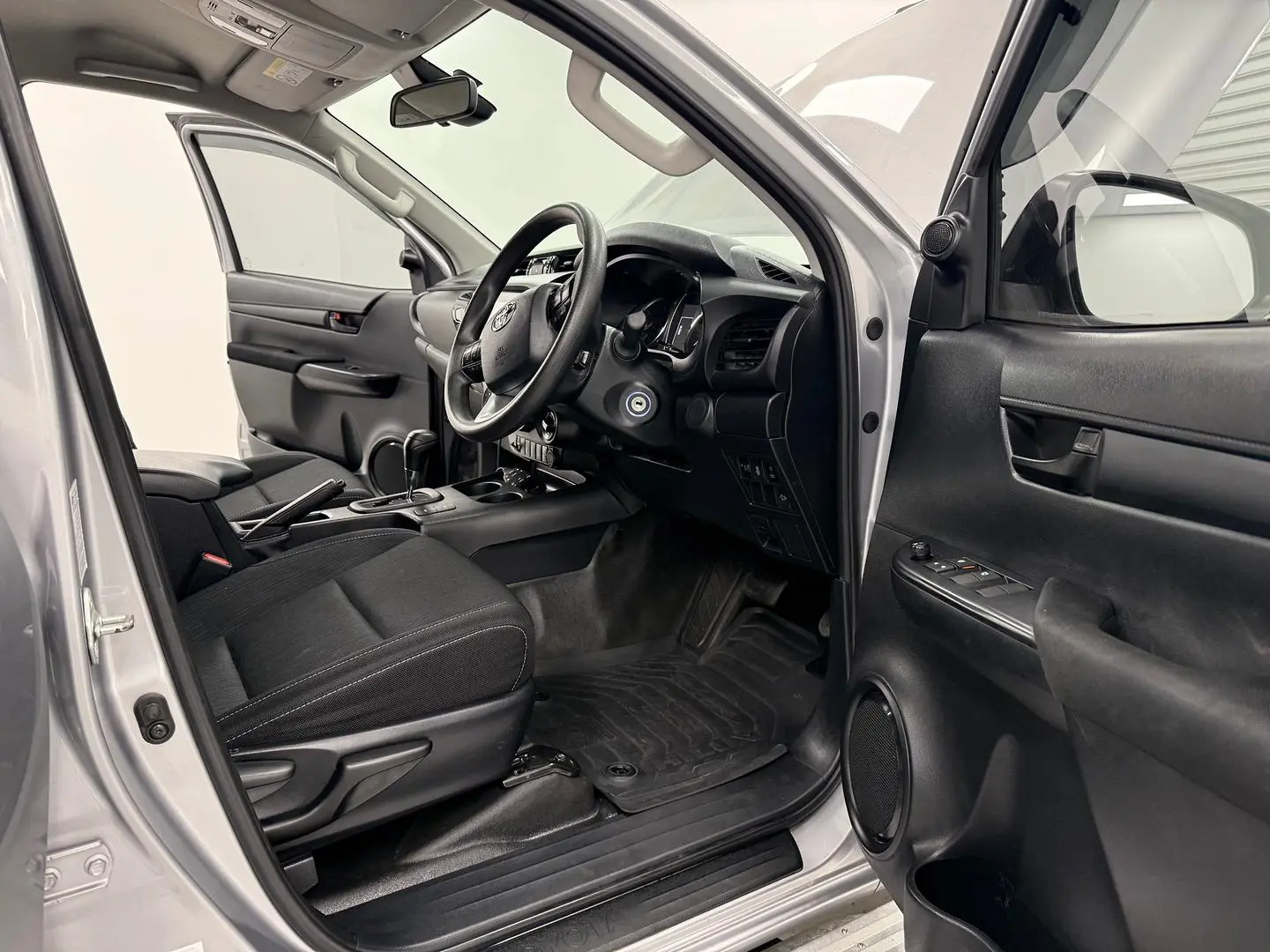 2022 Toyota Hilux Gallery Image 28